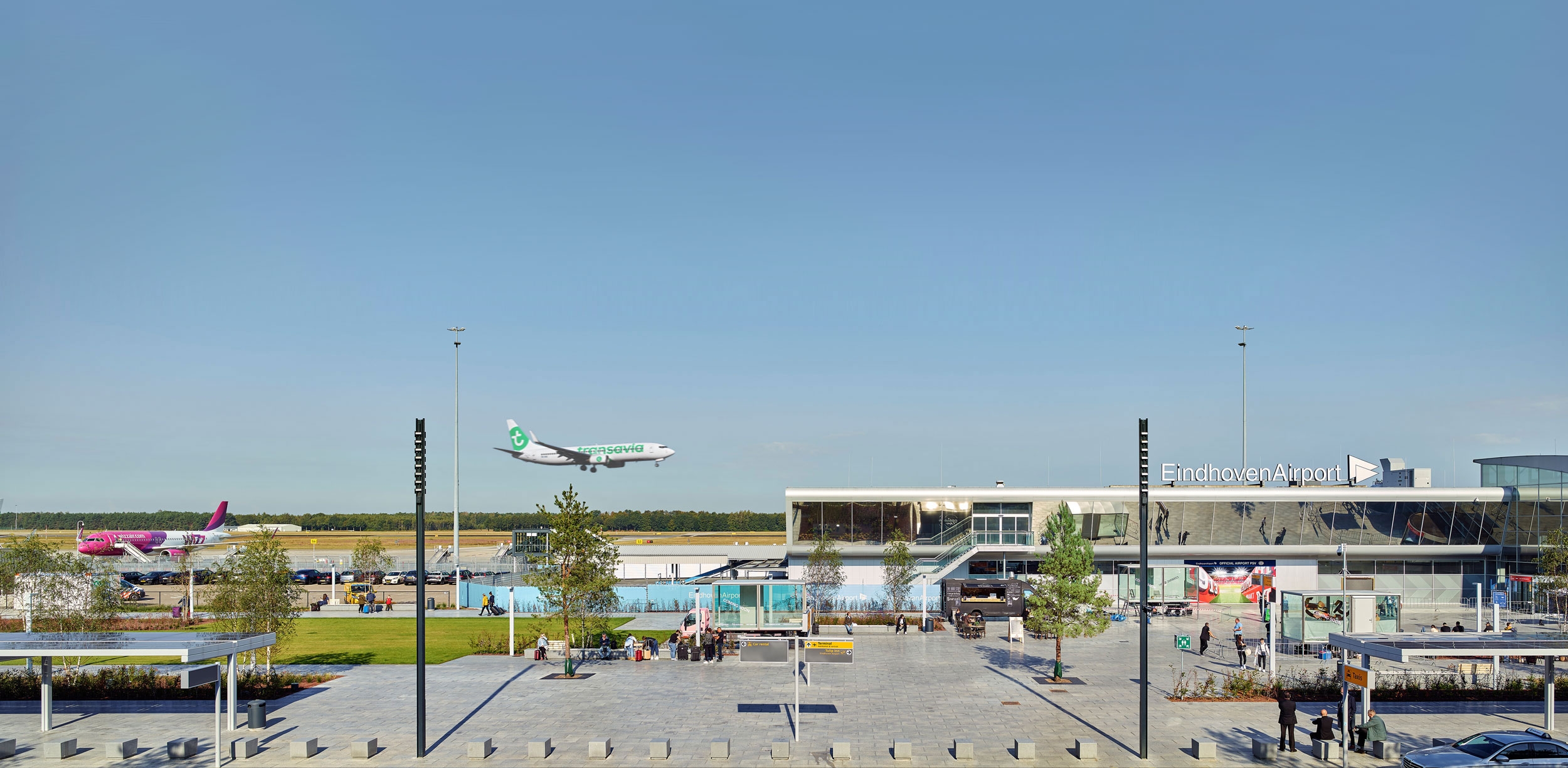 Eindhoven Airport 4 bewerkt-2500x1225 Eindhoven Airport 4 bewerkt-2500x1225