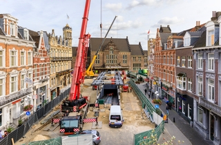 Realization bike parking entrance Stationsplein Maastricht nears completion