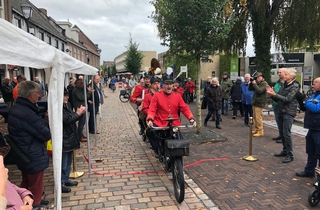Vernieuwde Rechterstraat feestelijk geopend!